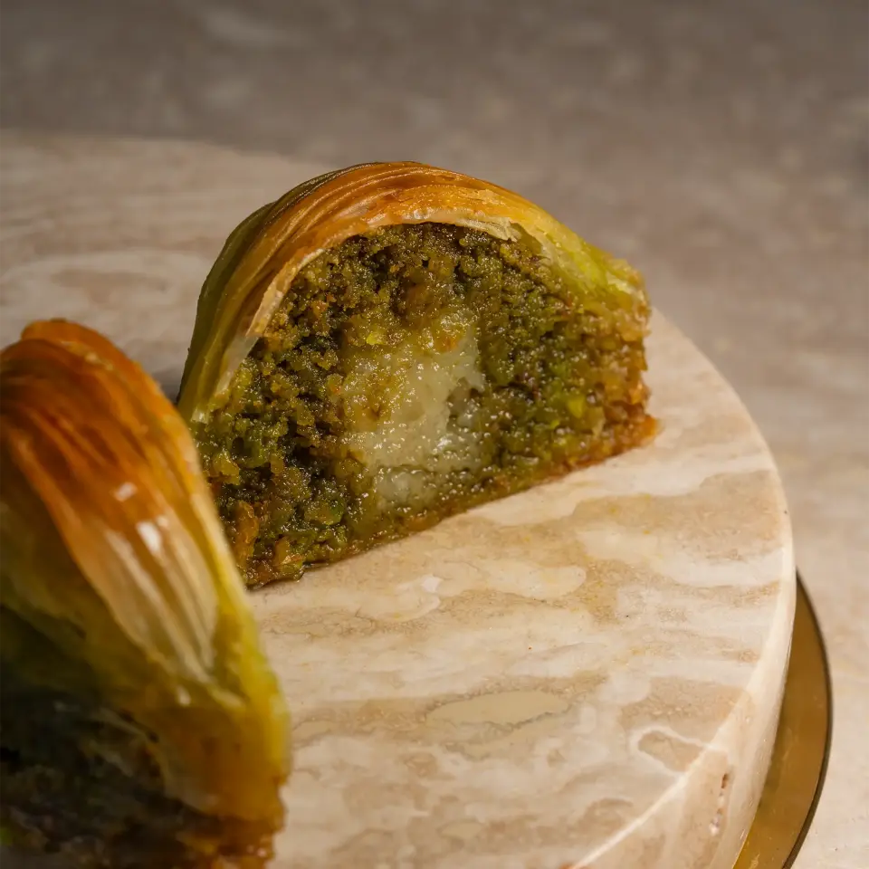 Fıstıklı Midye Baklava Büyük Boy 1100 gr - Hediyelik Kutu