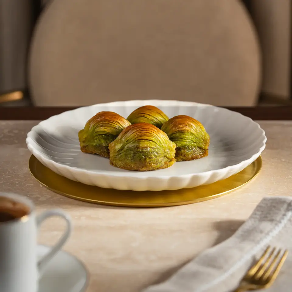 Fıstıklı Midye Baklava Büyük Boy 1100 gr - Hediyelik Kutu