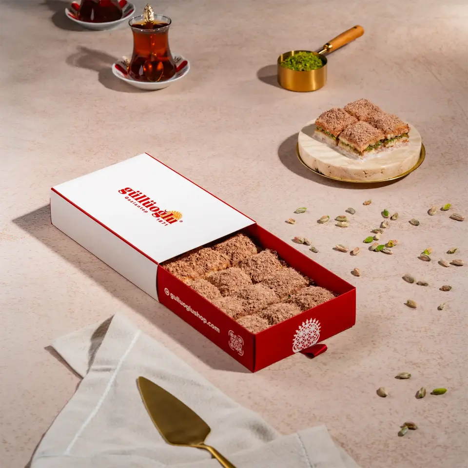 Fıstıklı Çikolatalı Soğuk Baklava Hediyelik Kutu - Orta Boy 500 gr