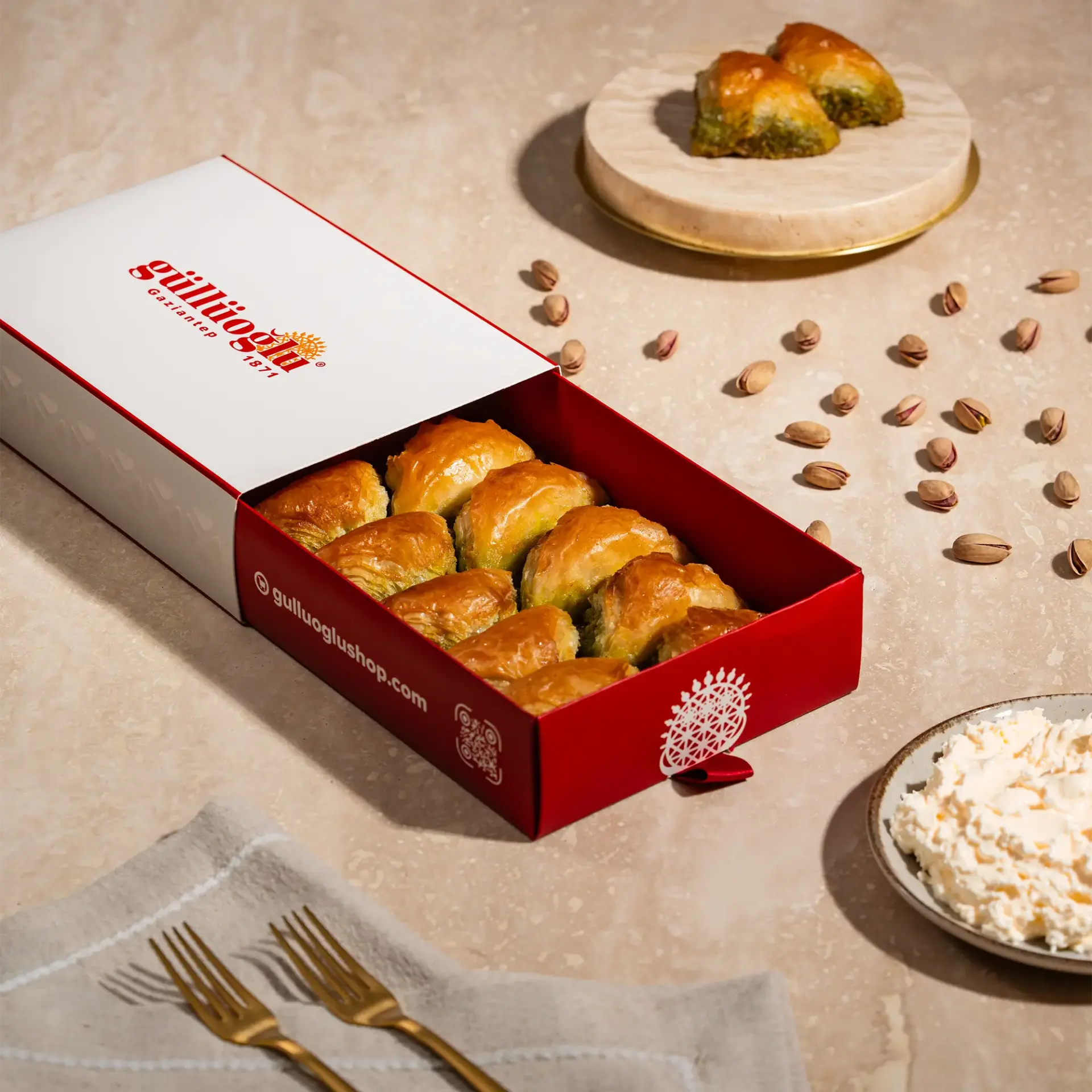 Özel Şöbiyet Hediyelik Kutu - Orta Boy 500 gr