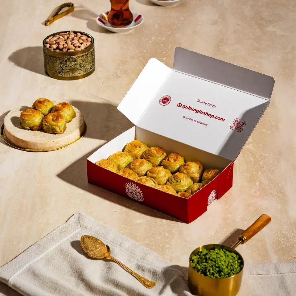 Fıstıklı Gül Baklava Standart Kutu - Orta Boy (500 gr)