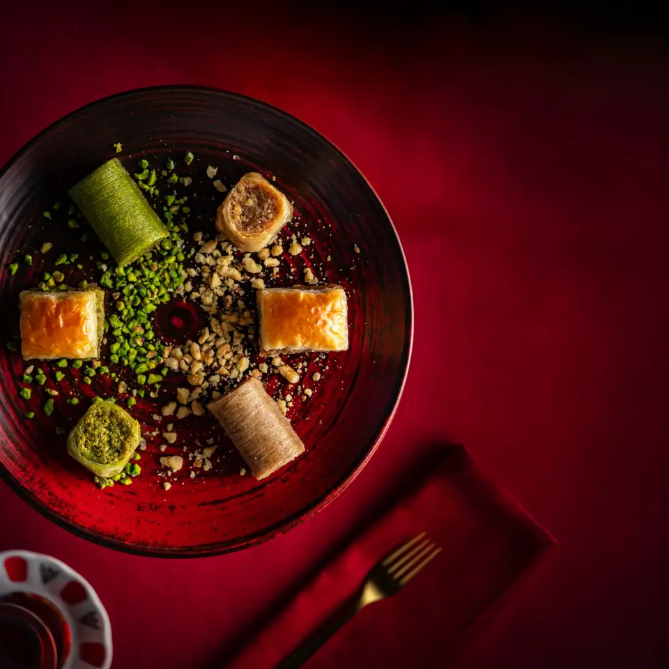 Fıstıklı Cevizli Karışık Baklava  Standart Kutu - Orta Boy (700 gr)