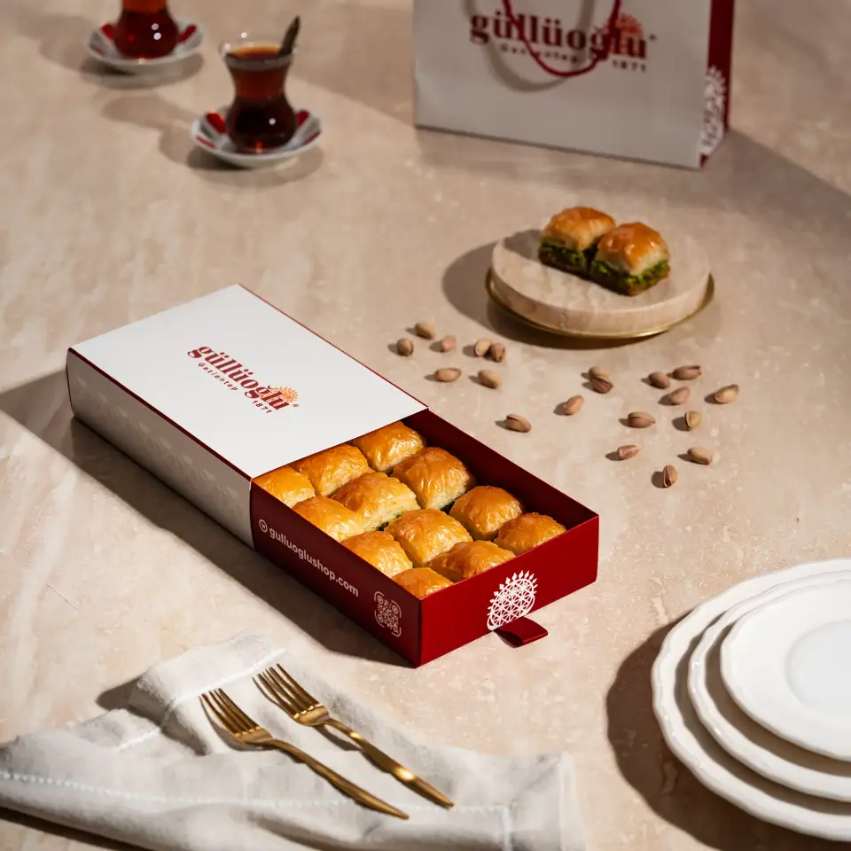 Özel Kare Baklava Hediyelik Kutu - Orta Boy 600 gr