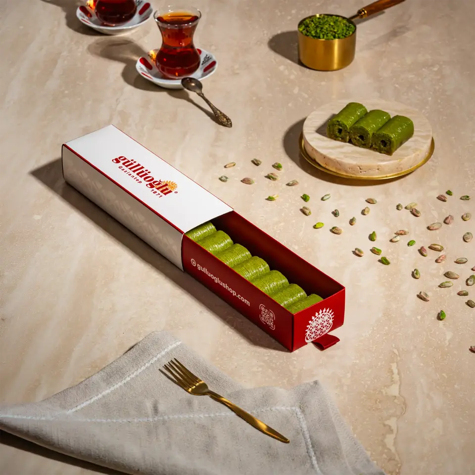 Fıstıklı Dolama Küçük Boy 300 gr - Hediyelik Kutu